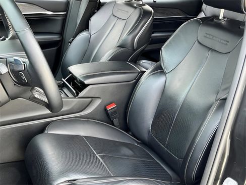 Used 2022 Jeep Grand Cherokee L Overland w/ Luxury Tech Group IV image 4