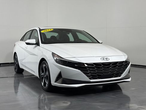 Used 2023 Hyundai Elantra Limited FWD image 3