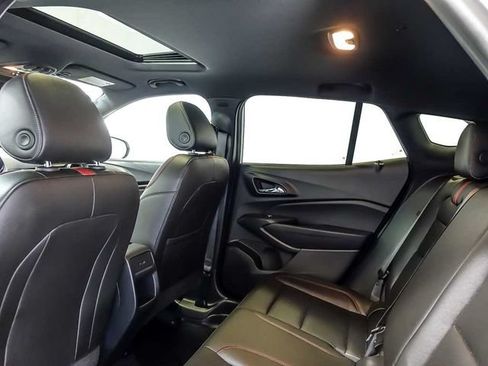 Used 2025 Chevrolet Trax RS w/ Sunroof Package FWD image 16