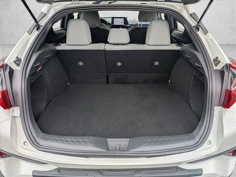 Used 2019 Toyota C-HR XLE FWD image 6