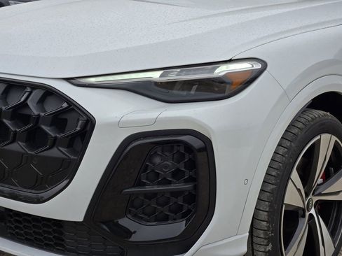 New 2025 Audi SQ5 Premium Plus image 12