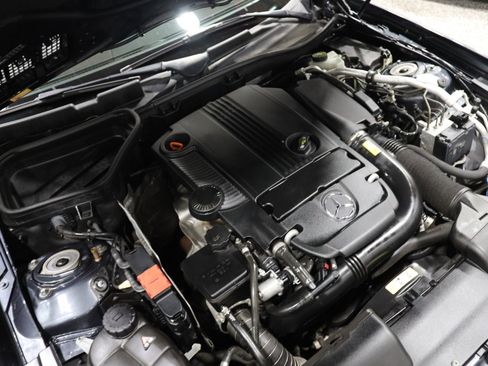 Used 2013 Mercedes-Benz SLK 250 image 15