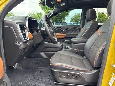 Used 2024 GMC Canyon AT4 w/ Canyon Safety Plus Package AWD/4WD image 9