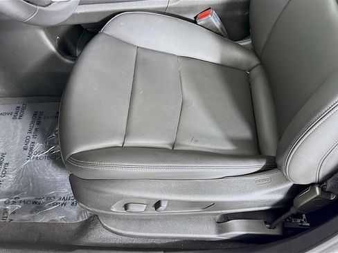 Used 2025 Cadillac XT6 Luxury FWD image 21