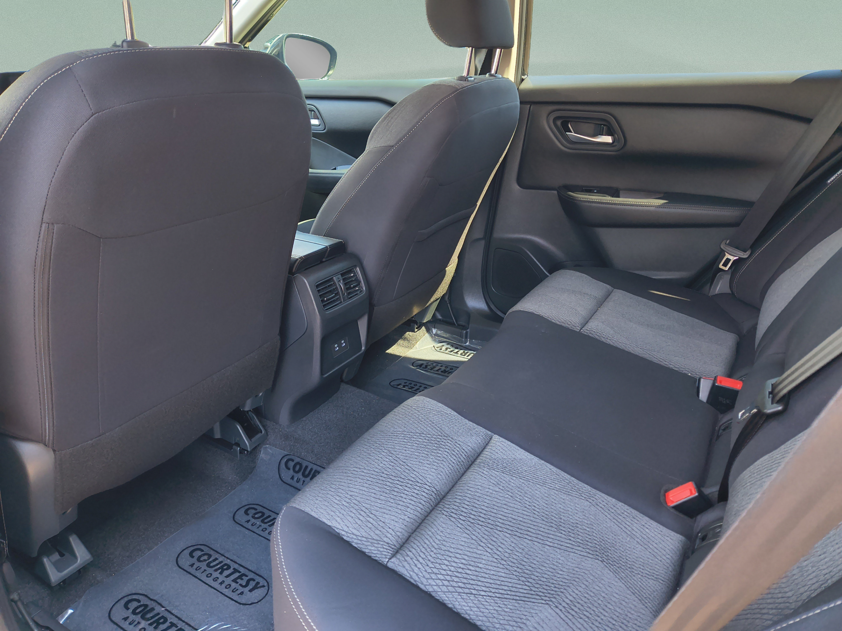 Certified 2026 Nissan Rogue SV w/ Cold Weather Package FWD image 15