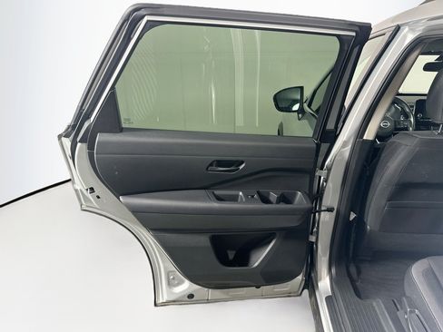 Used 2025 Nissan Pathfinder SV FWD image 25