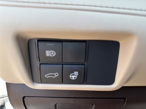 Used 2021 Toyota Highlander Limited image 13