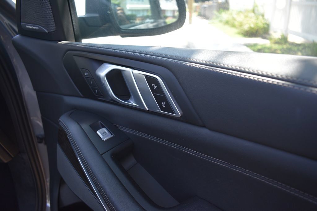 Used 2025 BMW X7 xDrive40i AWD/4WD image 22