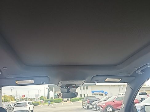 Used 2025 Buick Enclave Avenir w/ Super Cruise Package image 18