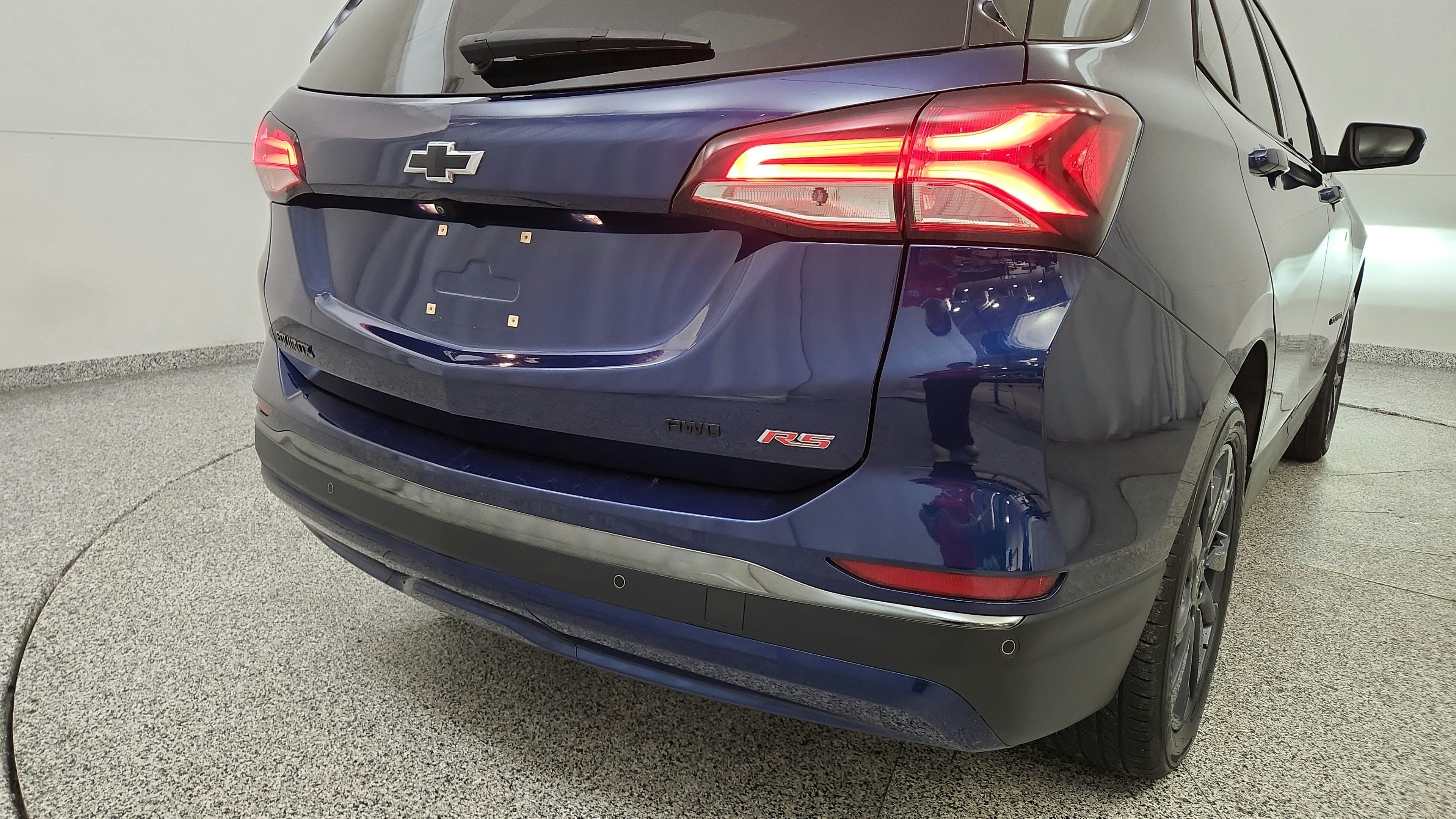 Used 2023 Chevrolet Equinox RS w/ RS Leather Package AWD/4WD image 31