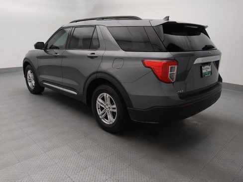 Used 2024 Ford Explorer XLT RWD image 3