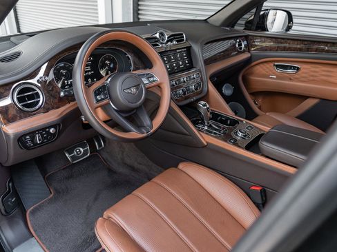 Used 2023 Bentley Bentayga Extended Wheelbase AWD/4WD image 8