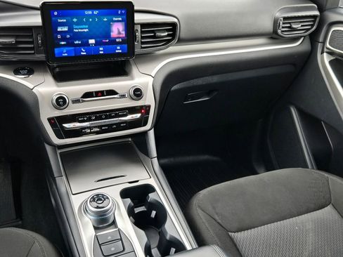 Used 2024 Ford Explorer XLT image 33