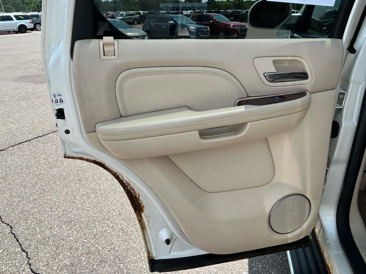 Used 2007 Cadillac Escalade AWD w/ Information Package image 13