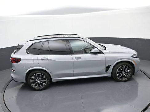 Used 2024 BMW X5 xDrive40i w/ M Sport Package AWD/4WD image 36