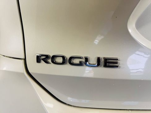 Used 2018 Nissan Rogue SL w/ Premium Package AWD/4WD image 26