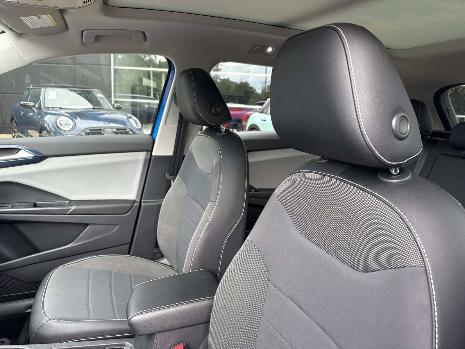 Used 2022 Volkswagen Taos SE w/ Panoramic Sunroof Package FWD image 24