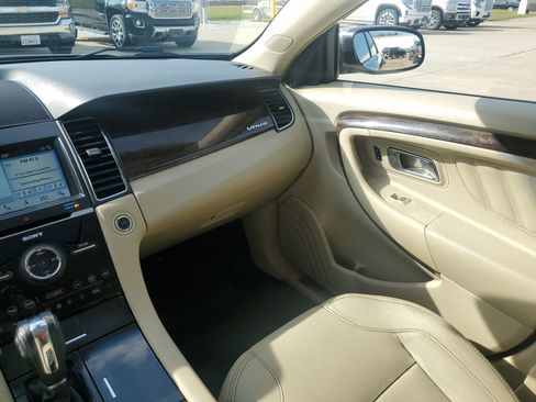 Used 2018 Ford Taurus Limited w/ Driver Assist Package image 11