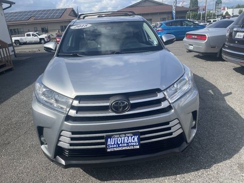 Used 2018 Toyota Highlander XLE AWD/4WD image 3
