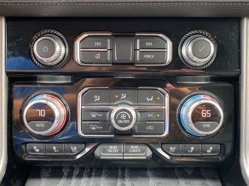 Used 2021 GMC Yukon Denali w/ Denali Premium Package AWD/4WD image 18