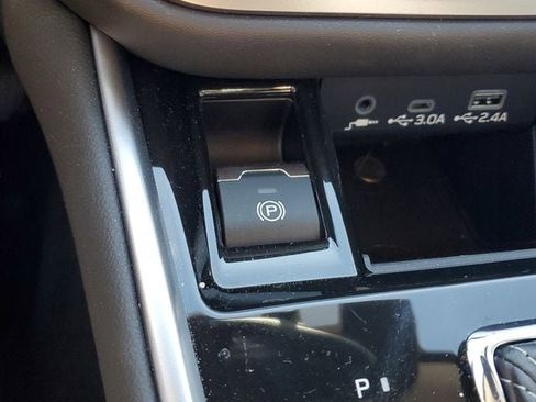 Certified 2025 Subaru Outback Limited image 32