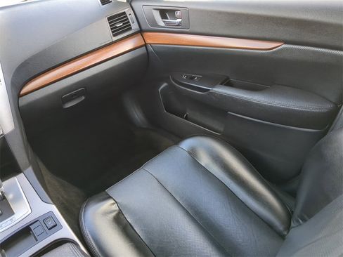 Used 2014 Subaru Outback 2.5i Limited image 14