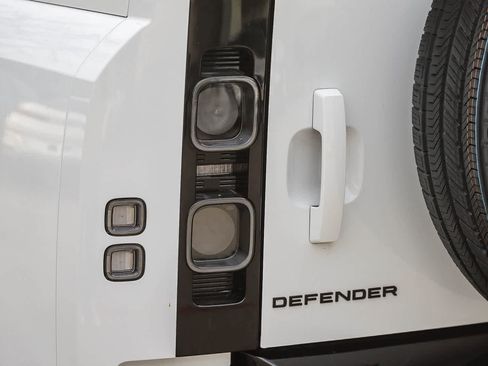 New 2025 Land Rover Defender 130 V8 image 9