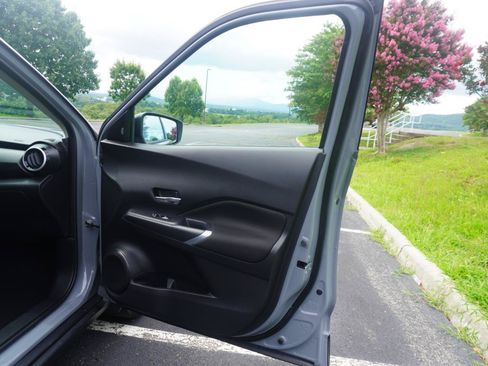 Used 2023 Nissan Kicks SV FWD image 18