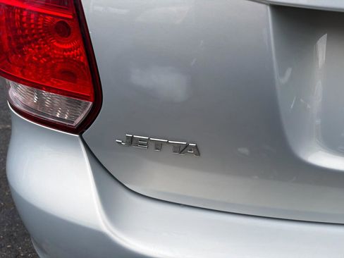 Used 2011 Volkswagen Jetta SE image 9