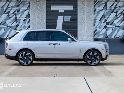 Used 2020 Rolls-Royce Cullinan AWD/4WD image 17