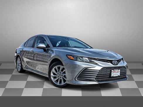 Used 2024 Toyota Camry LE image 1