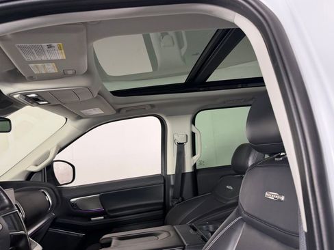 Used 2025 Ford Expedition Platinum AWD/4WD image 23