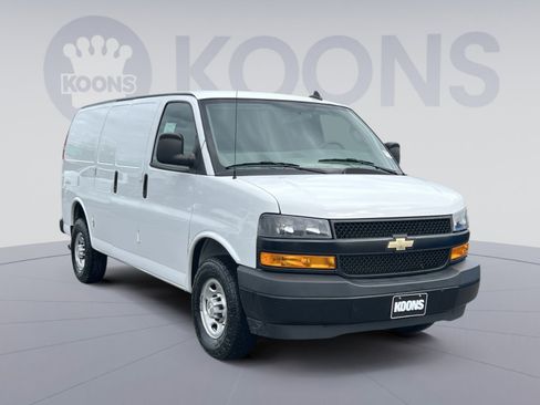Used 2021 Chevrolet Express 2500 RWD image 2