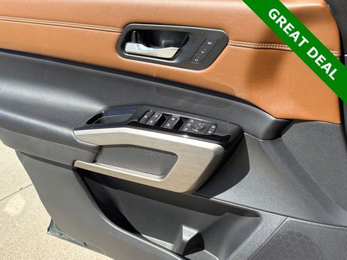 Used 2023 Nissan Pathfinder Platinum image 31