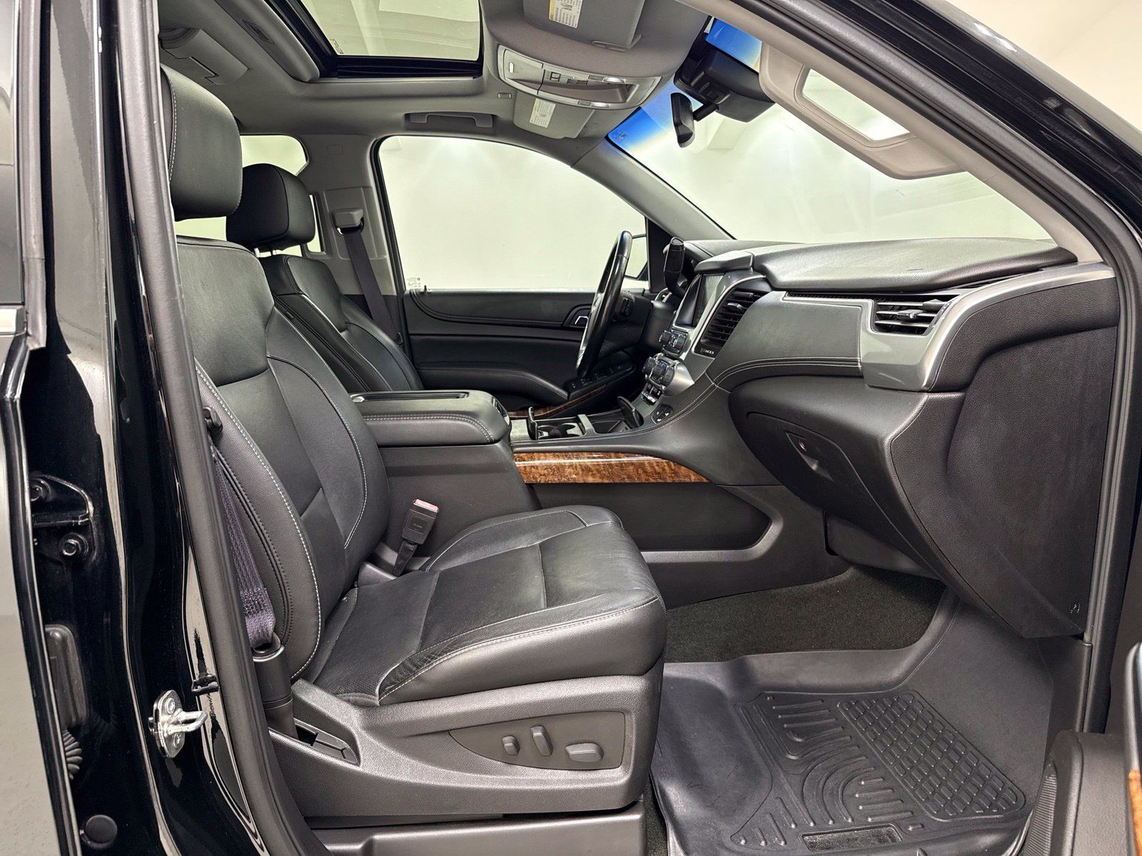 Used 2017 Chevrolet Tahoe Premier AWD/4WD image 30