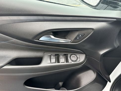 Certified 2025 Buick Envista Sport Touring image 13