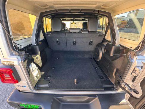 Used 2022 Jeep Wrangler Unlimited Sahara image 33