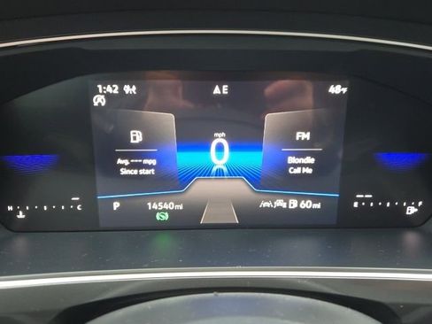 Used 2024 Volkswagen Tiguan SE image 13