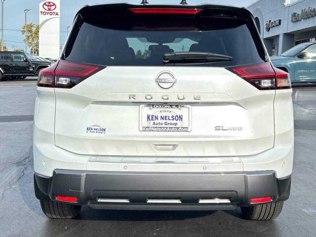 Used 2025 Nissan Rogue SL w/ Tech Package AWD/4WD image 4