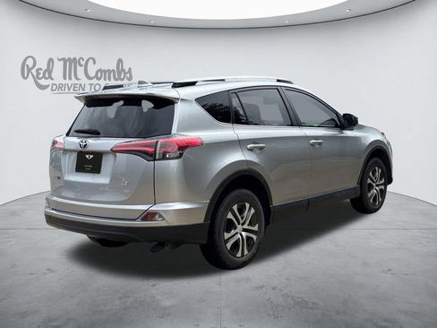 Used 2018 Toyota RAV4 LE FWD image 5