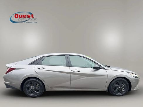 Used 2022 Hyundai Elantra SEL FWD image 2