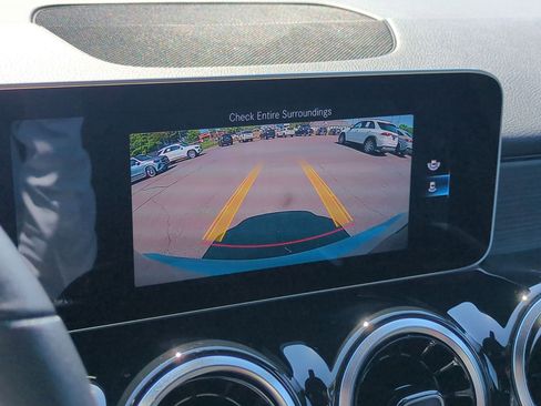Used 2020 Mercedes-Benz GLB 250 4MATIC image 23