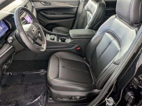 New 2025 Jeep Grand Cherokee Limited w/ Black Appearance Package RWD image 9