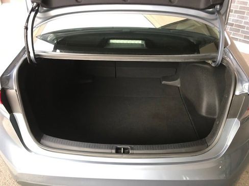Used 2021 Toyota Corolla L FWD image 9