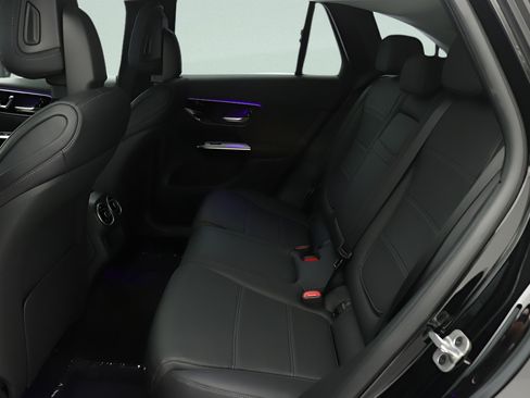 Used 2025 Mercedes-Benz GLC 350e 4MATIC image 31