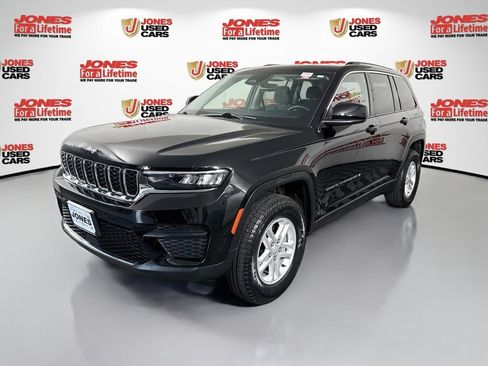 Used 2023 Jeep Grand Cherokee Laredo w/ Luxury Tech Group I AWD/4WD image 13