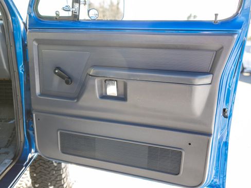 Used 1992 Dodge D/W Truck 250 image 35