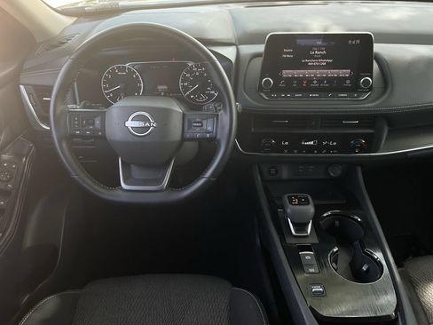 Used 2025 Nissan Rogue SV FWD image 12