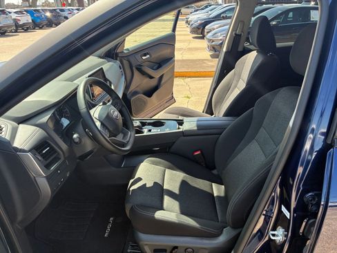 Used 2025 Nissan Rogue SV image 25