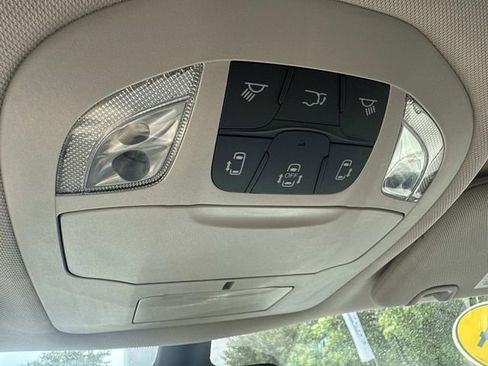 Used 2024 Chrysler Pacifica Touring-L FWD image 28